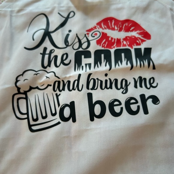 White apron kiss the cook and bring me a beer- handmade- new - Picture 2 of 4